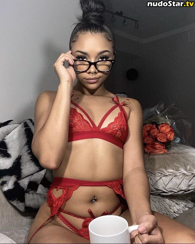 Alix Lapri Thealixlapri Nude Onlyfans Photo Nudostar Tv