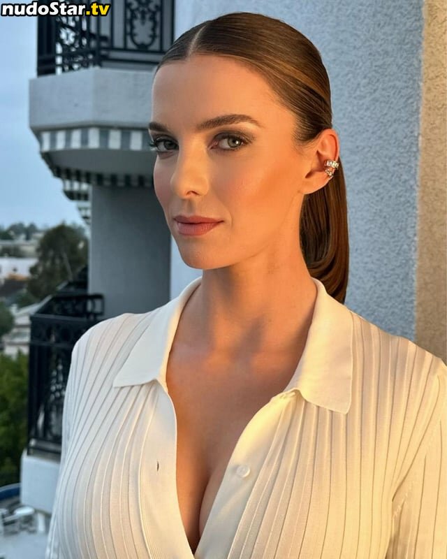 Betty Gilpin Nude OnlyFans Photo Nudostar TV