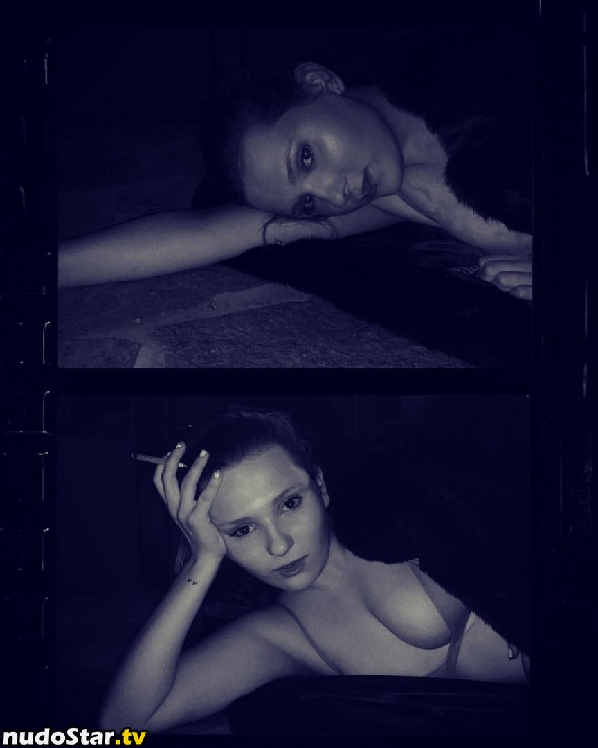Abigail Breslin / abbienormal9 Nude OnlyFans Leaked Photo #1