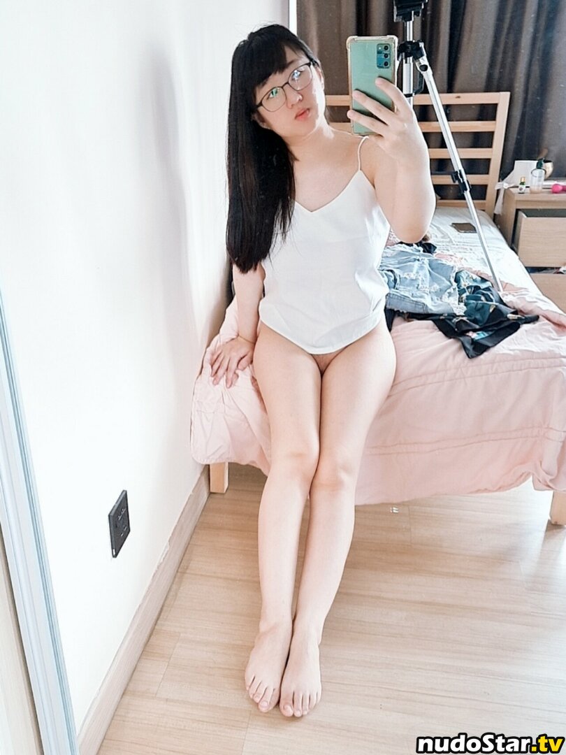 acacia_wen / glassesasian Nude OnlyFans Leaked Photo #8