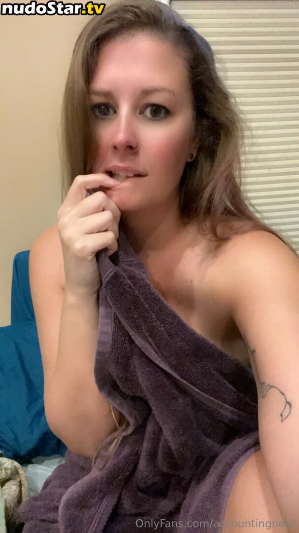 Accountingnerd / acc0untin9n3rd Nude OnlyFans Leaked Photo #4