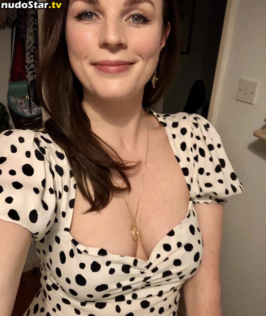 Aisling Bea / baby_aisling / weemissbea Nude OnlyFans Leaked Photo #13