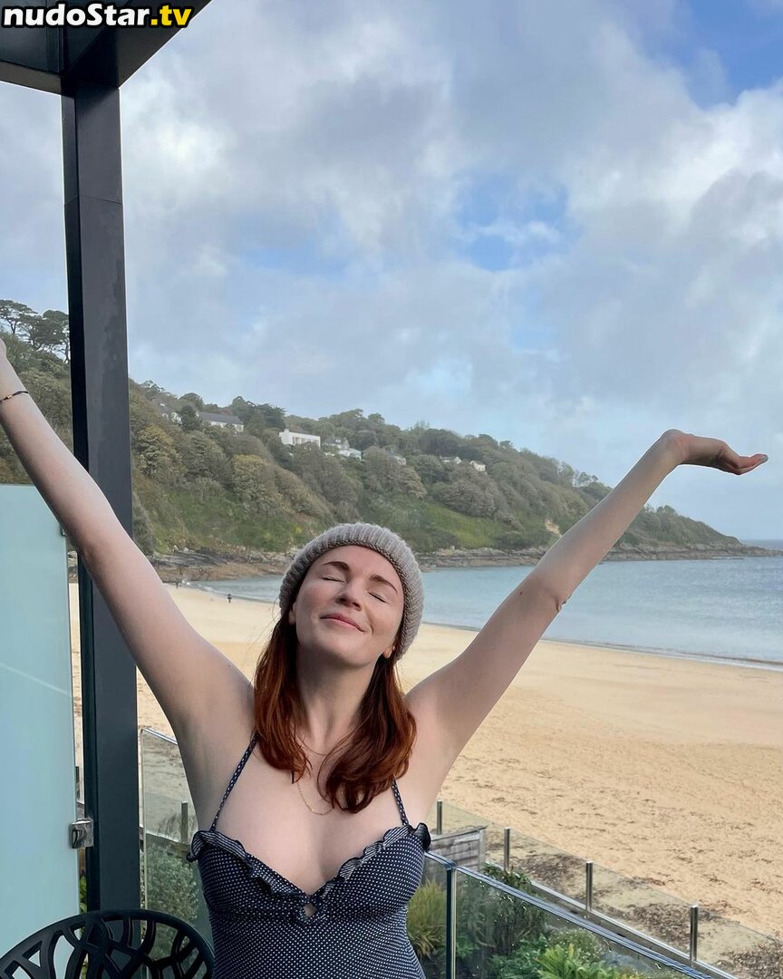 Aisling Bea / baby_aisling / weemissbea Nude OnlyFans Leaked Photo #41