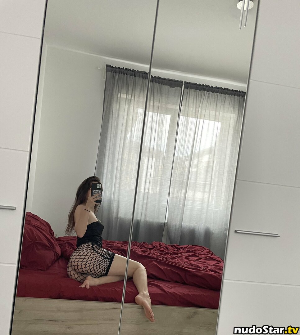 Alexandra21 / alex._.andra.21 Nude OnlyFans Leaked Photo #4