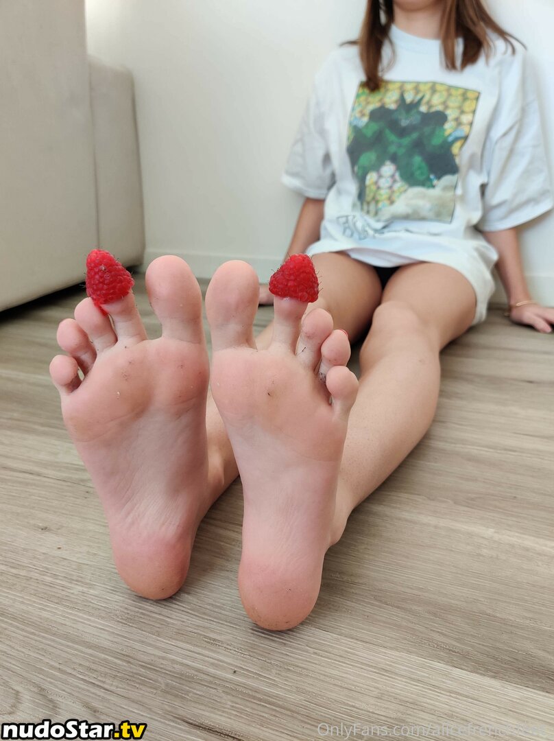 alice.frenchfeet / alicefrenchfeet Nude OnlyFans Leaked Photo #19