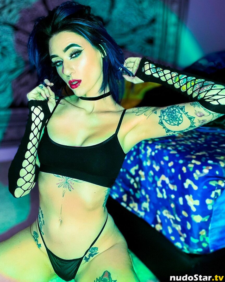 Alikat Goth Girl / alikaat03 / vampryn_ Nude OnlyFans Leaked Photo #1