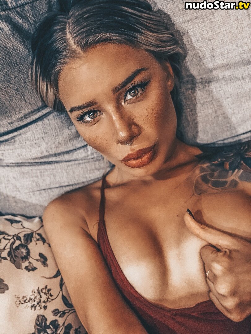 Alina Ostraya / ostraya / ostrayaalien / ph_ostraya Nude OnlyFans Leaked Photo #1