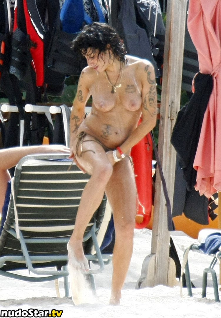 Amy Winehouse / amywinehouse / thezorromask Nude OnlyFans Leaked Photo #7