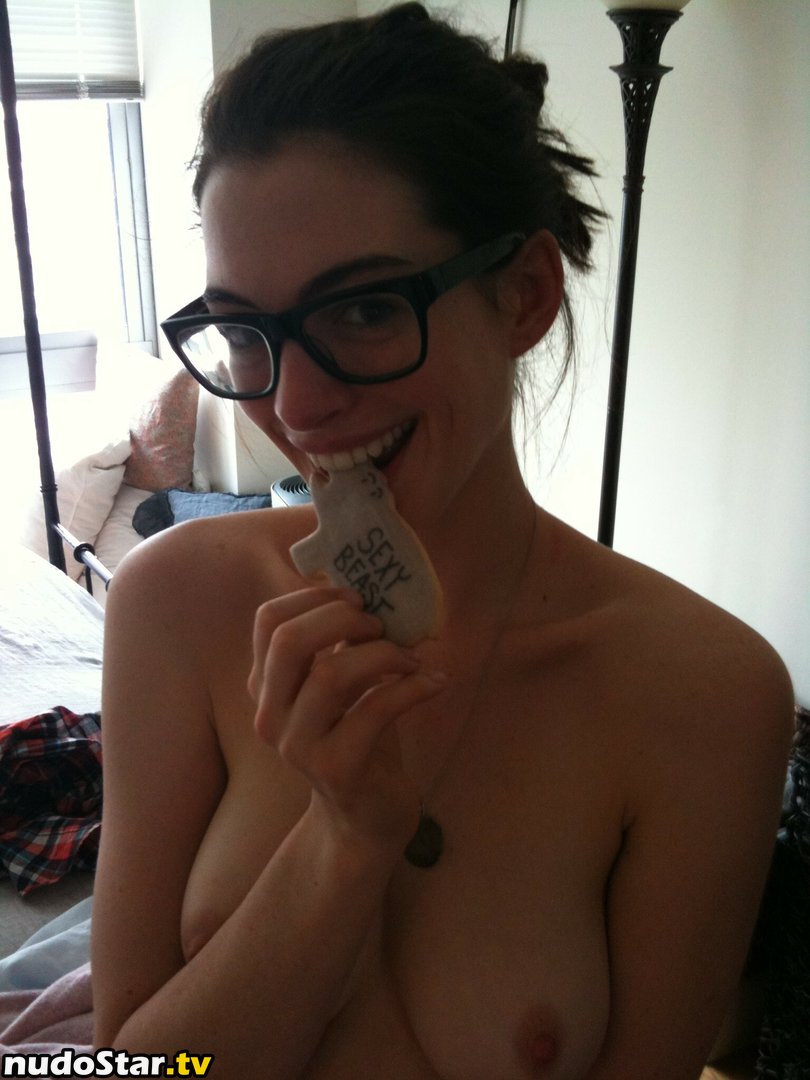 Anne Hathaway / ahathawaynews / annehathaway / heatherannie Nude OnlyFans Leaked Photo #15