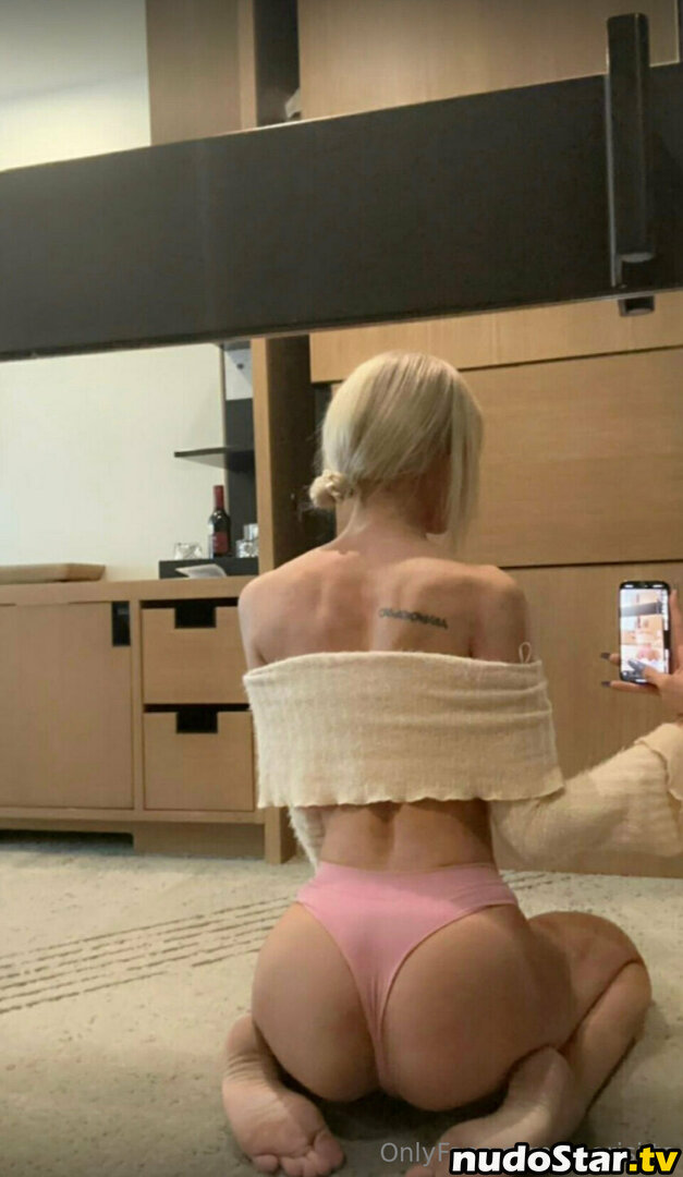 aparisi.ts / its_ari993 Nude OnlyFans Leaked Photo #145
