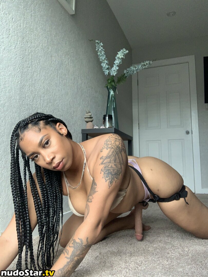 Ari T / Arrianathedomme / Ebony Kink Queen / The ebony amazon / ari_amazon / aritheamazon / azriatheamazon Nude OnlyFans Leaked Photo #27