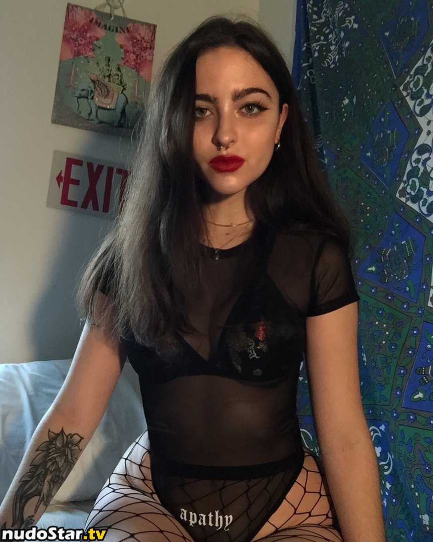artbitch666 / huhlaynuh Nude OnlyFans Leaked Photo #9