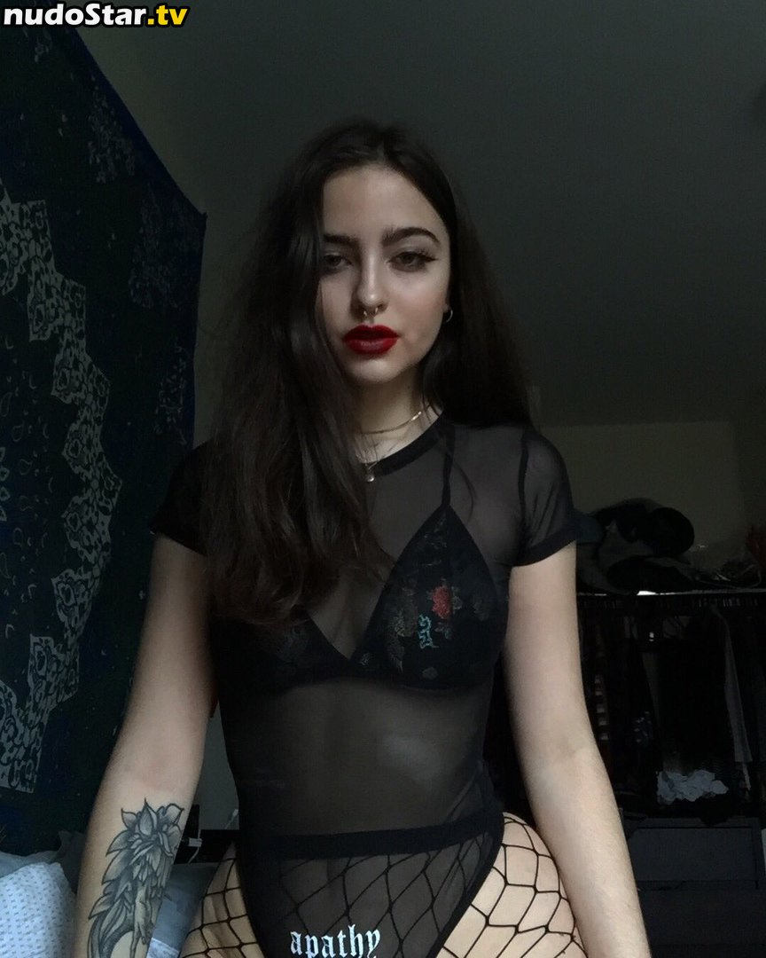 artbitch666 / huhlaynuh Nude OnlyFans Leaked Photo #10