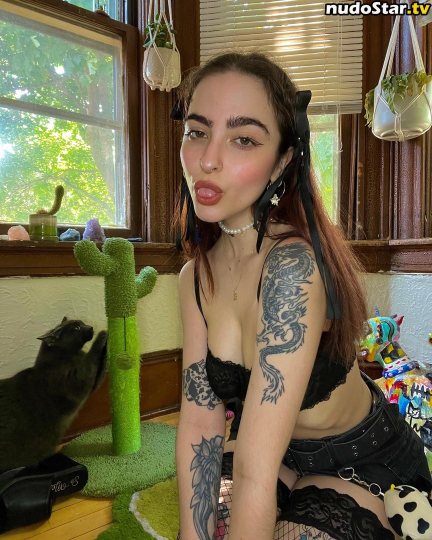 artbitch666 / huhlaynuh Nude OnlyFans Leaked Photo #34