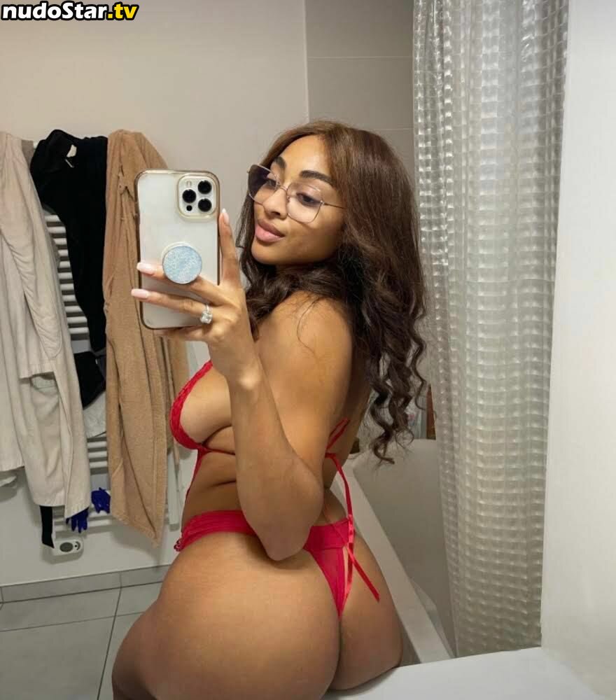 Ashleyroseglam Nude OnlyFans Leaked Photo #1