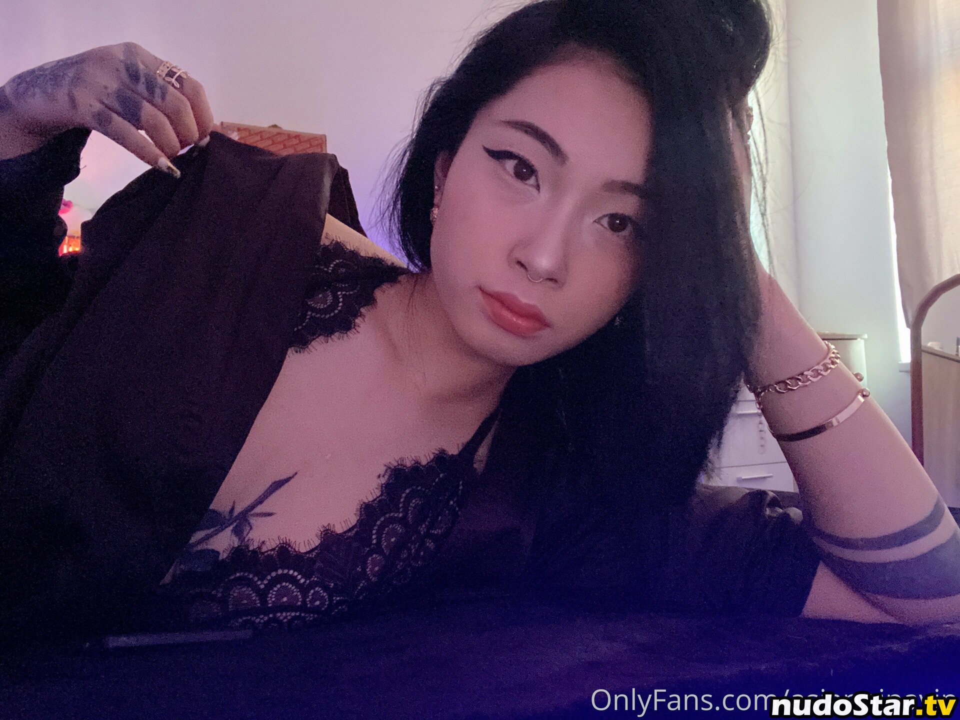 asianaairlines / asianina Nude OnlyFans Leaked Photo #1