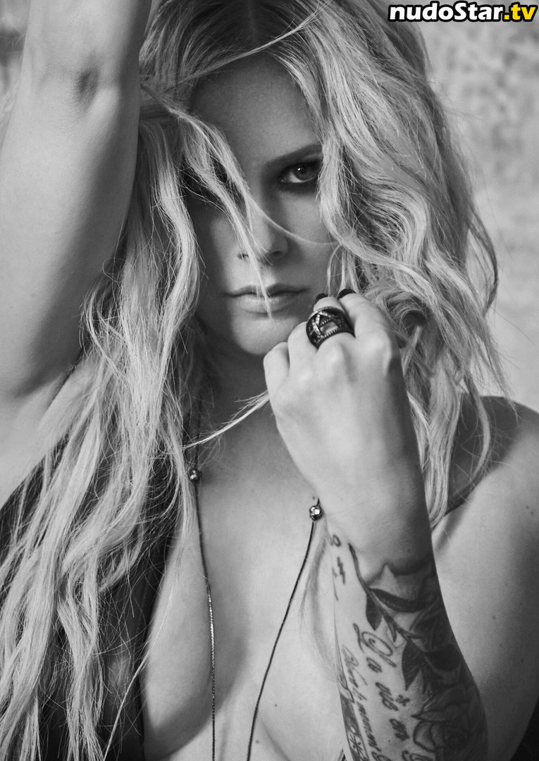 Avril Lavigne / AvrilLavigne Nude OnlyFans Leaked Photo #19