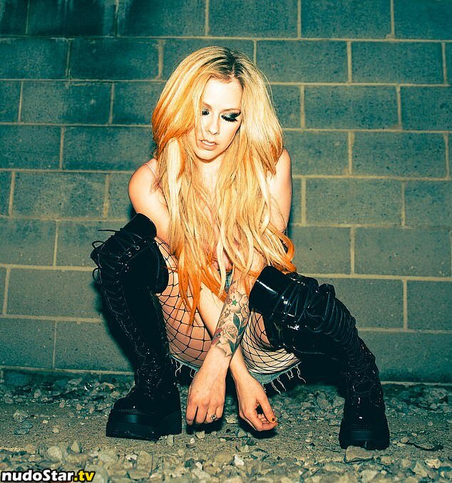 Avril Lavigne / AvrilLavigne Nude OnlyFans Leaked Photo #121