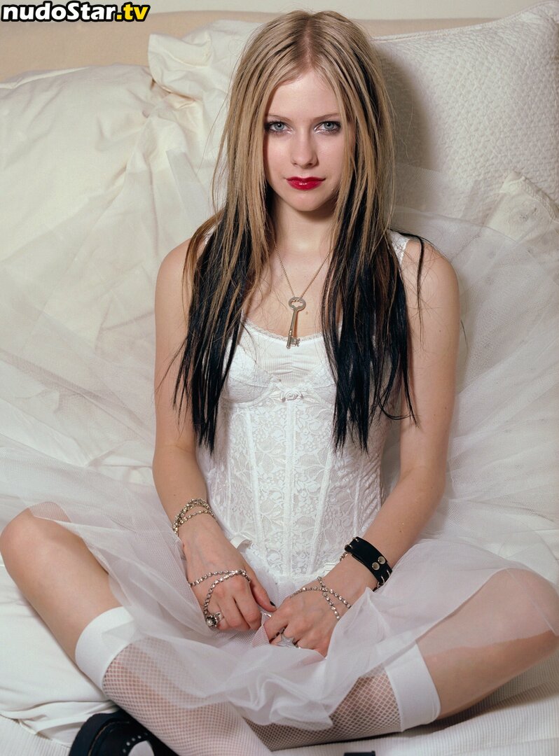 Avril Lavigne / AvrilLavigne Nude OnlyFans Leaked Photo #153