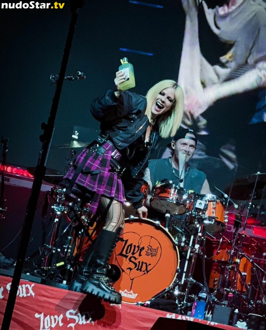 Avril Lavigne / AvrilLavigne Nude OnlyFans Leaked Photo #156