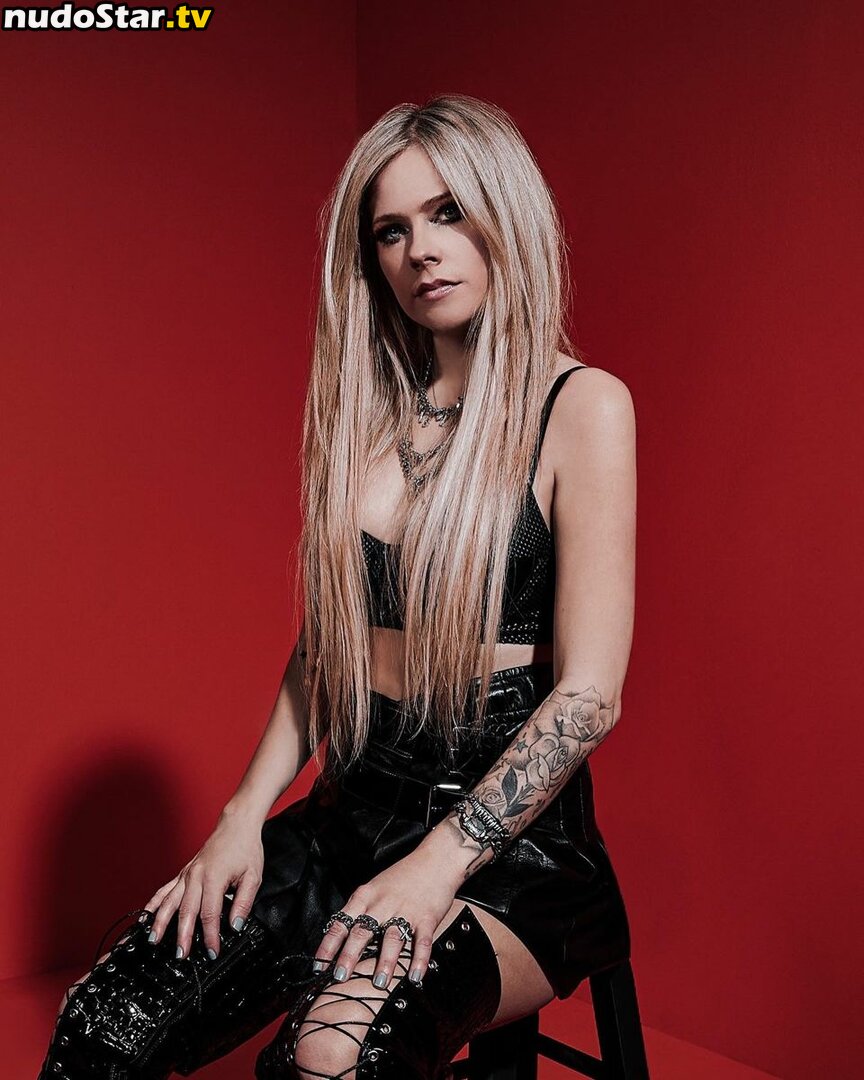 Avril Lavigne / avrillavigne Nude OnlyFans Leaked Photo #175