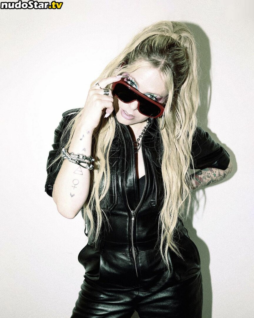 Avril Lavigne / avrillavigne Nude OnlyFans Leaked Photo #178