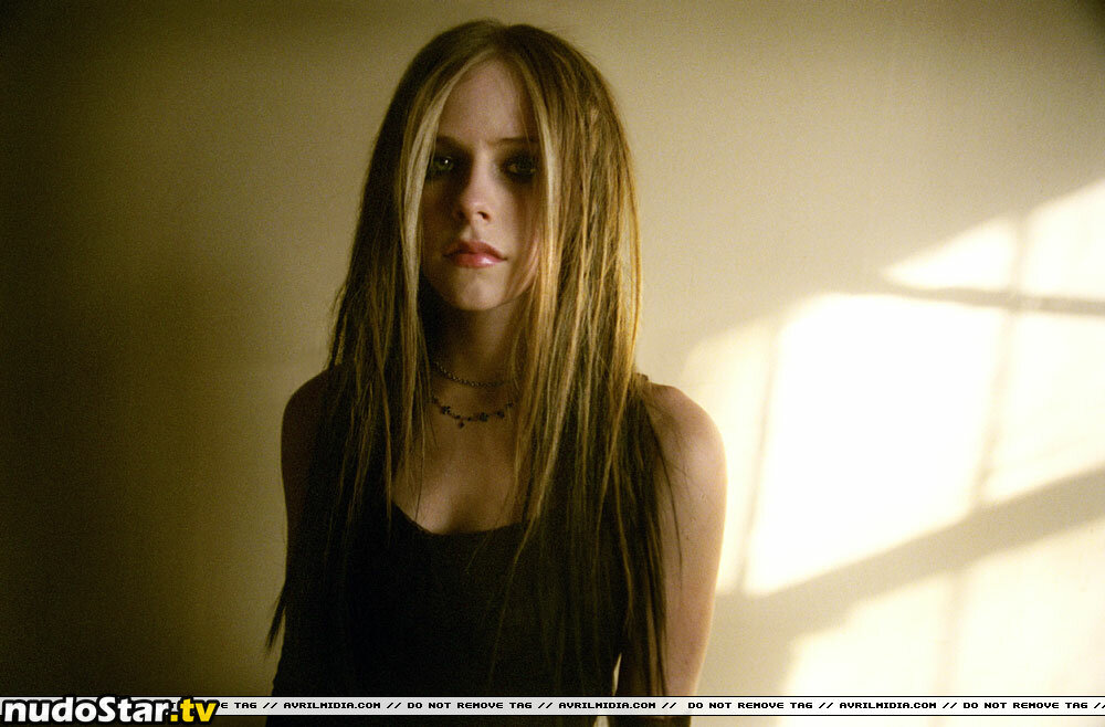 Avril Lavigne / AvrilLavigne Nude OnlyFans Leaked Photo #305