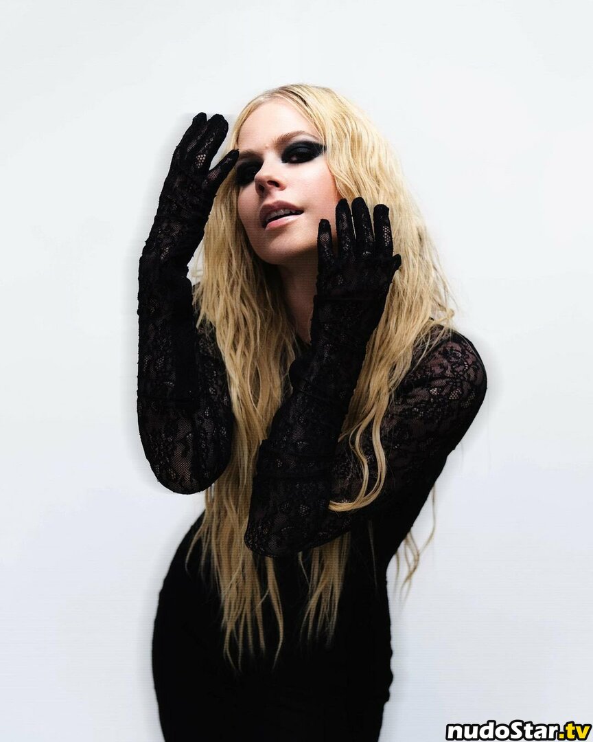 Avril Lavigne / AvrilLavigne Nude OnlyFans Leaked Photo #394