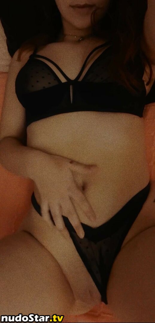 Ayeshasamaha / imthegirlnextdoor Nude OnlyFans Leaked Photo #5