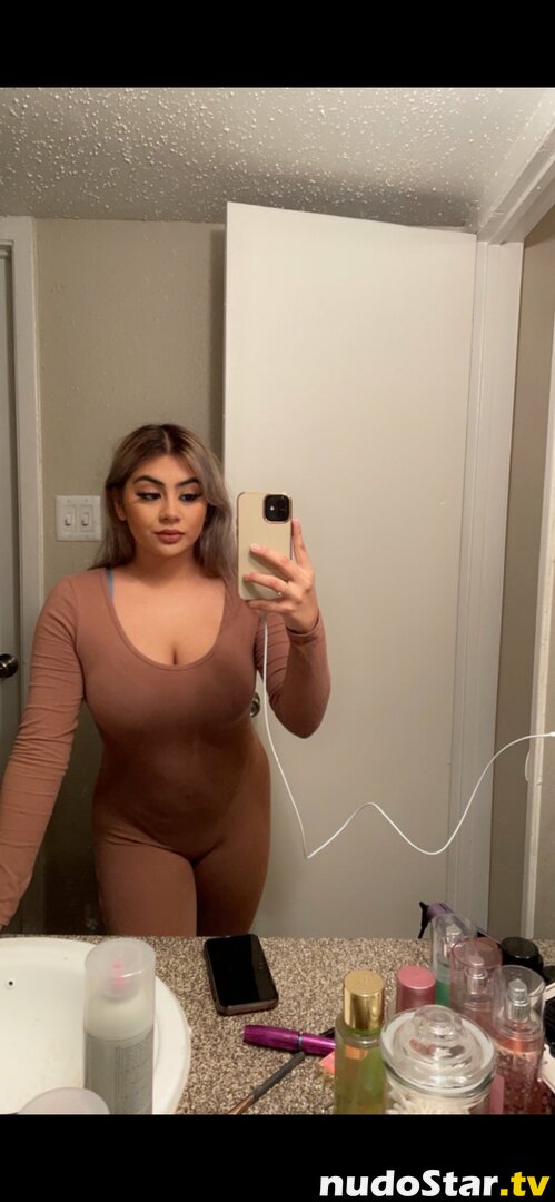 aarellly / babesa25 Nude OnlyFans Leaked Photo #1