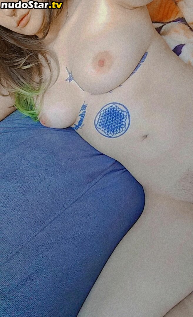 Beatriz Holtz / CharizardBomb / charizards_bomb Nude OnlyFans Leaked Photo #10