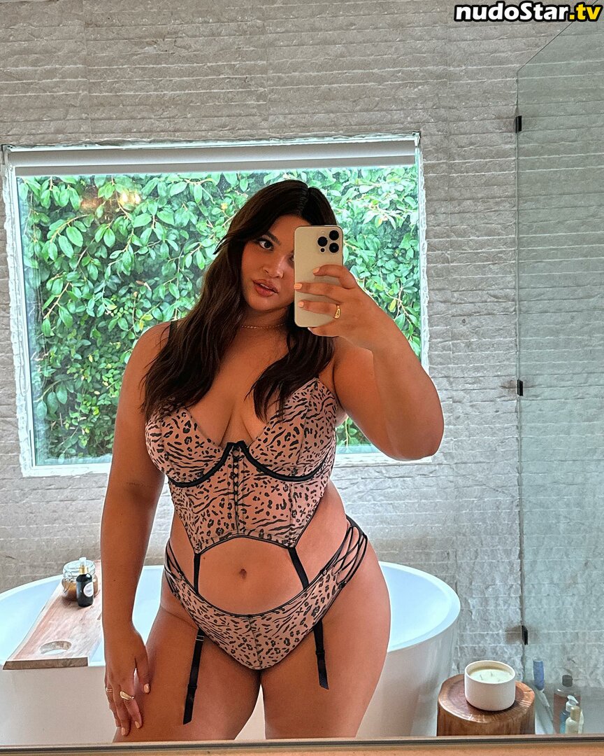Bellaagolden / Tall Thicc Latina Model Nude OnlyFans Leaked Photo #4