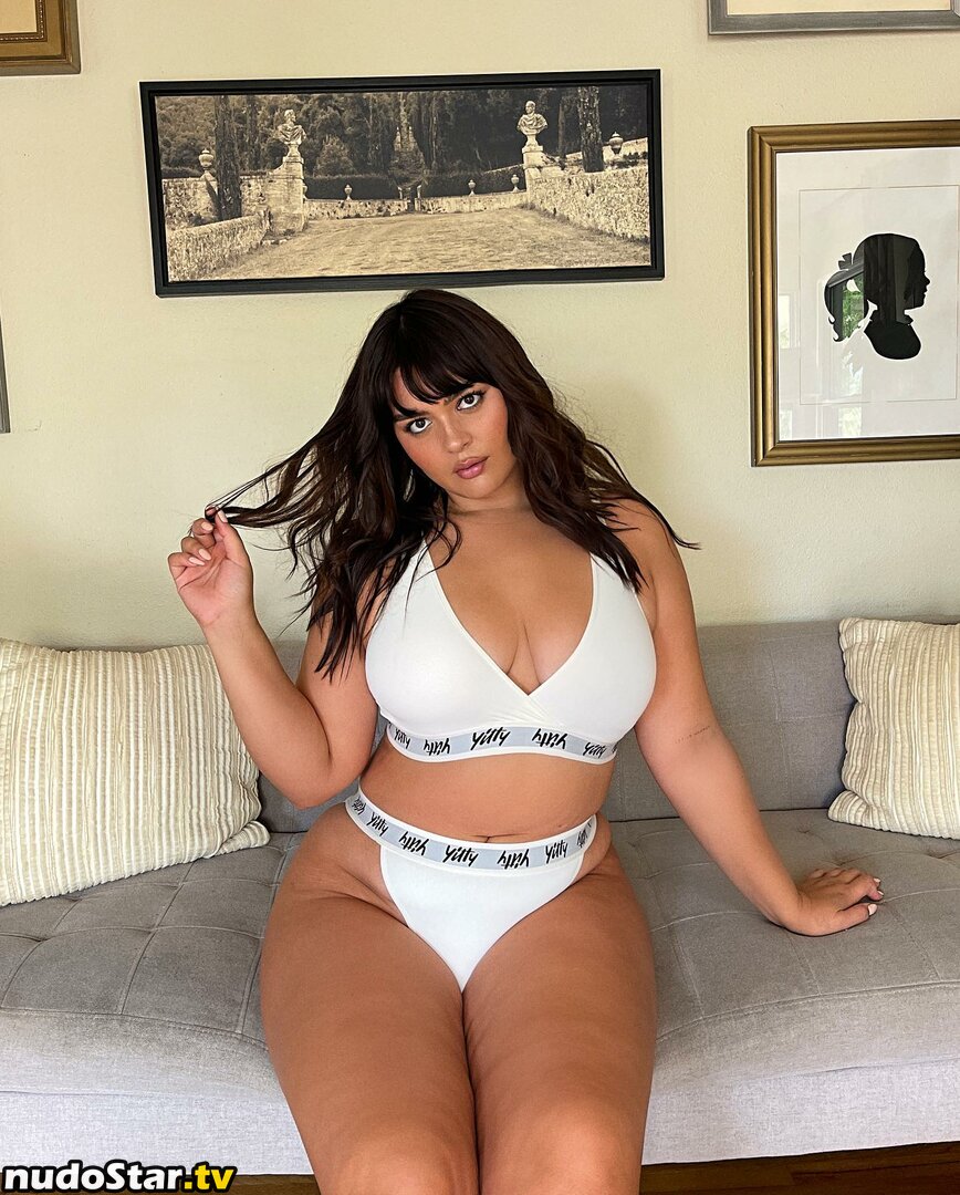 Bellaagolden / Tall Thicc Latina Model Nude OnlyFans Leaked Photo #9