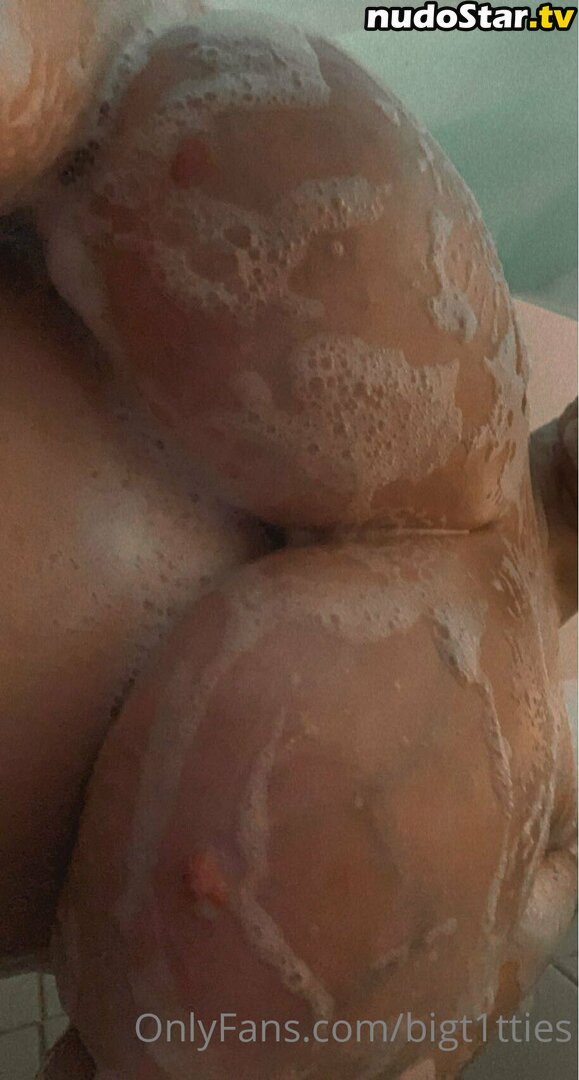 bigt1tties Nude OnlyFans Leaked Photo #15