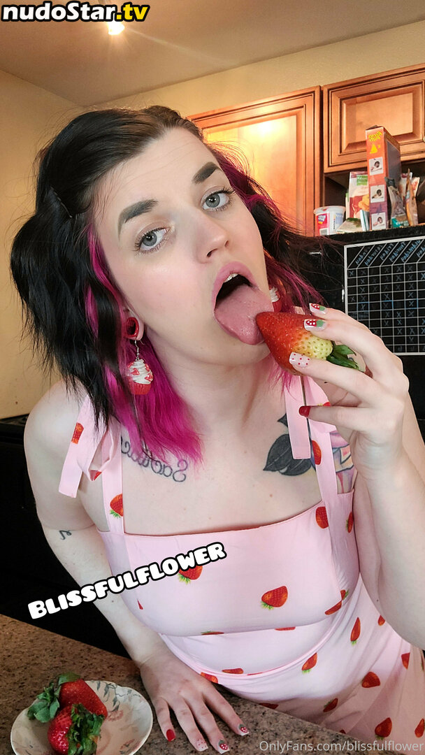 blisscatalog / nye_ohh_mee Nude OnlyFans Leaked Photo #32
