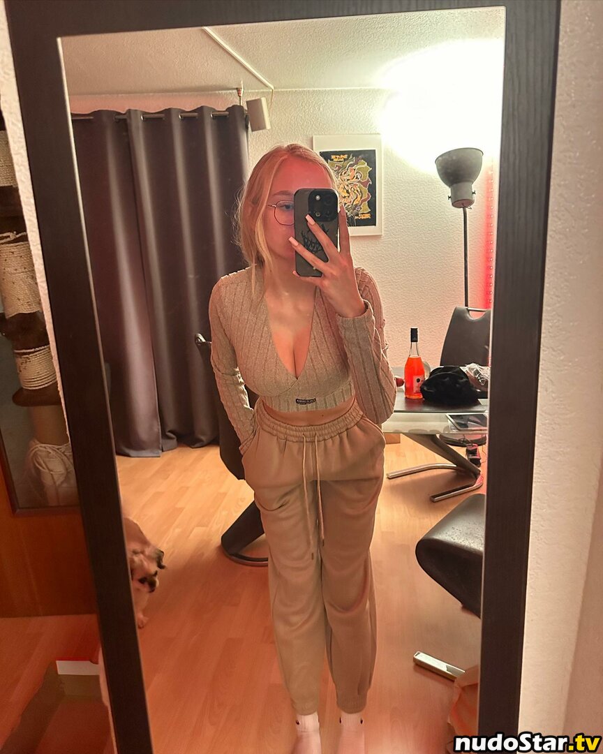 blonde_vivi Nude OnlyFans Leaked Photo #63