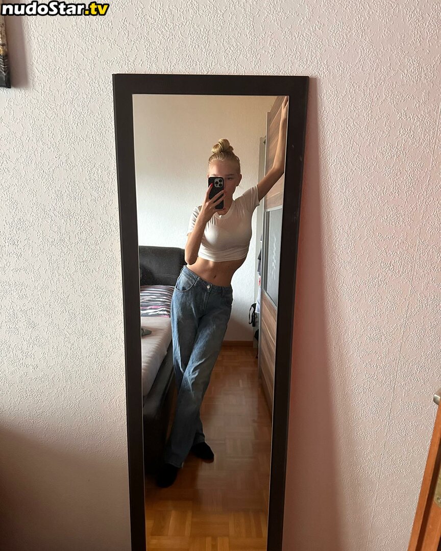 blonde_vivi Nude OnlyFans Leaked Photo #82