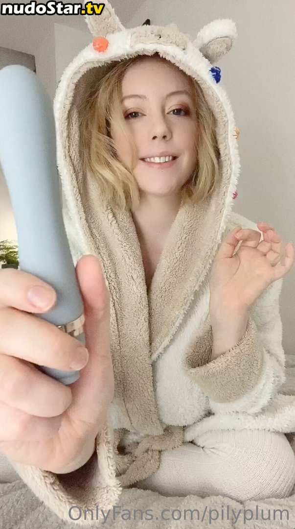 bustylily / lilymayoffcial Nude OnlyFans Leaked Photo #4