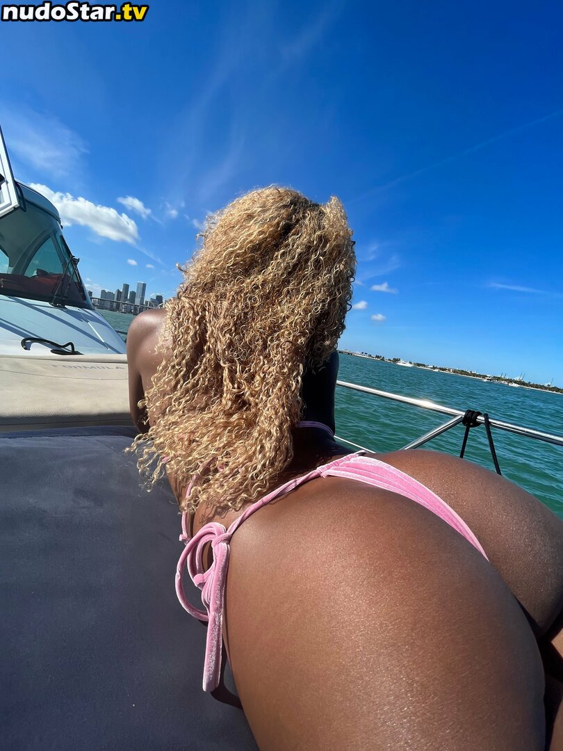 canadianyogababe / canadianyogababefree / canadianyogabae / curlycanadianbabe Nude OnlyFans Leaked Photo #35
