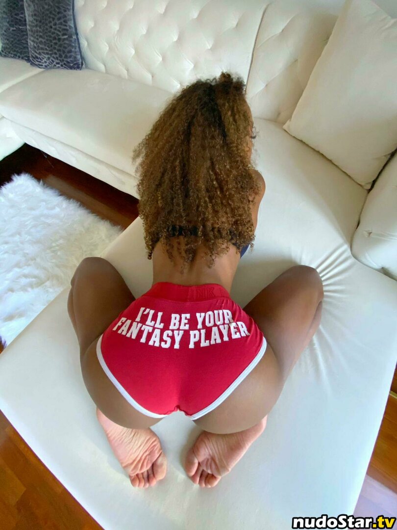 canadianyogababe / canadianyogababefree / canadianyogabae / curlycanadianbabe Nude OnlyFans Leaked Photo #75