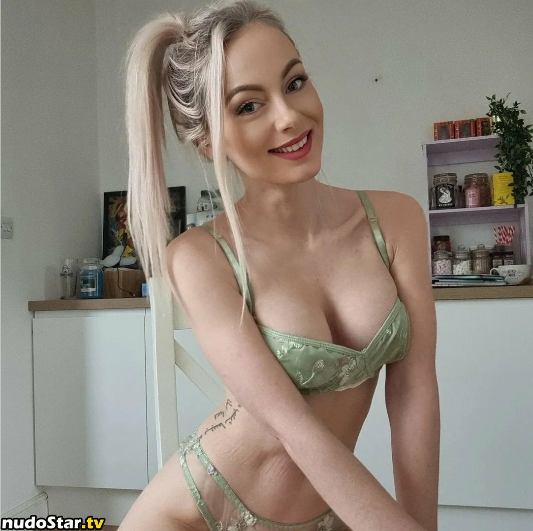 chloxxhill / chloxxhillvip Nude OnlyFans Leaked Photo #1