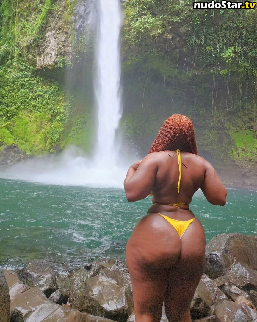 chocolateleia / leahs.manifesting.place Nude OnlyFans Leaked Photo #11