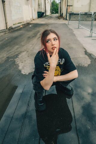 Chrissy Costanza