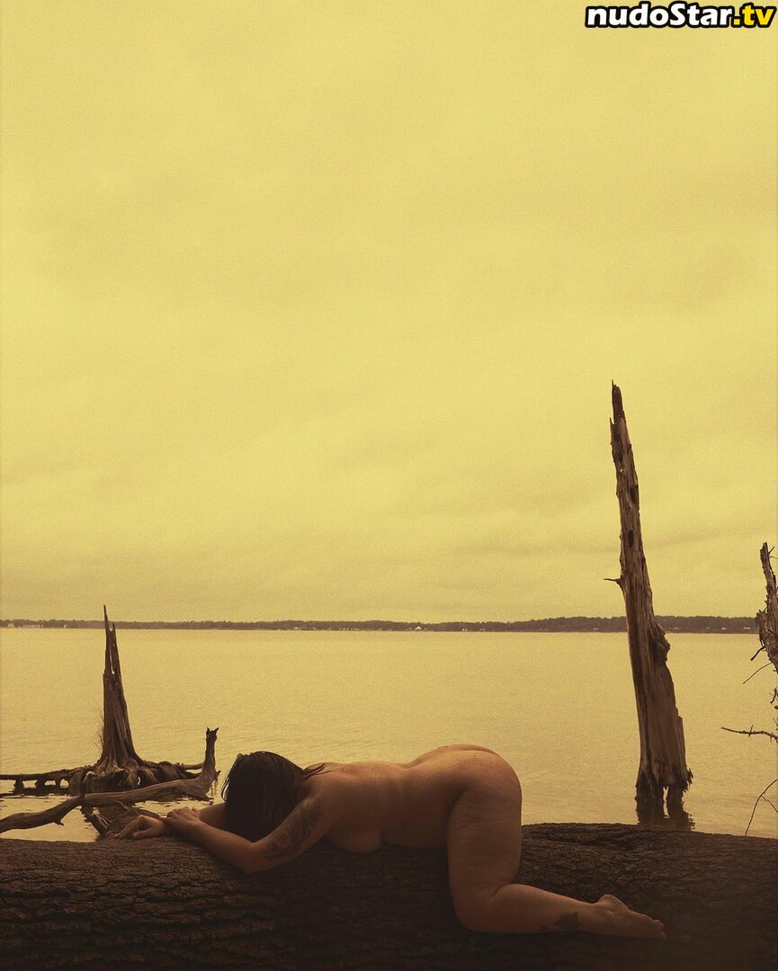 Christian Stout / basicpatagoniagirl / paleempressmodel Nude OnlyFans Leaked Photo #8