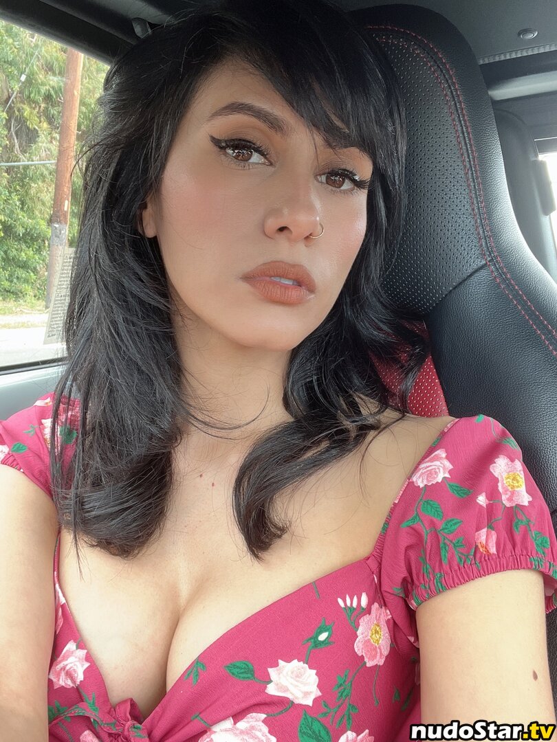 Christina Vee Valenzuela / cristinavox Nude OnlyFans Leaked Photo #1