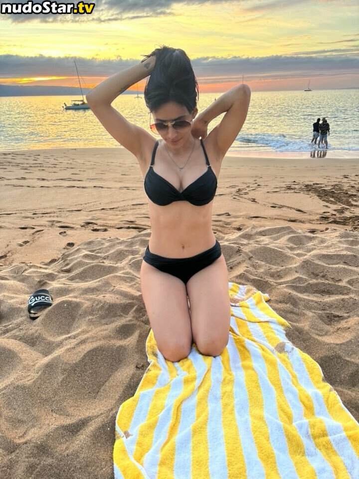 Christina Vee Valenzuela / cristinavox Nude OnlyFans Leaked Photo #9