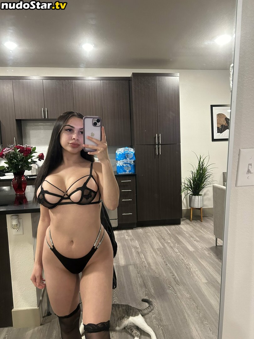 ceemoneyyy / ciara_veeee / ciara_veeeee Nude OnlyFans Leaked Photo #12