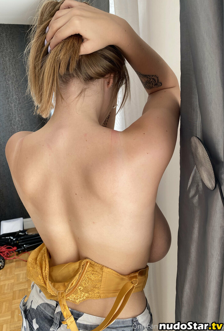 CDeslunes / Claire Deslunes / clairedeslunes Nude OnlyFans Leaked Photo #42