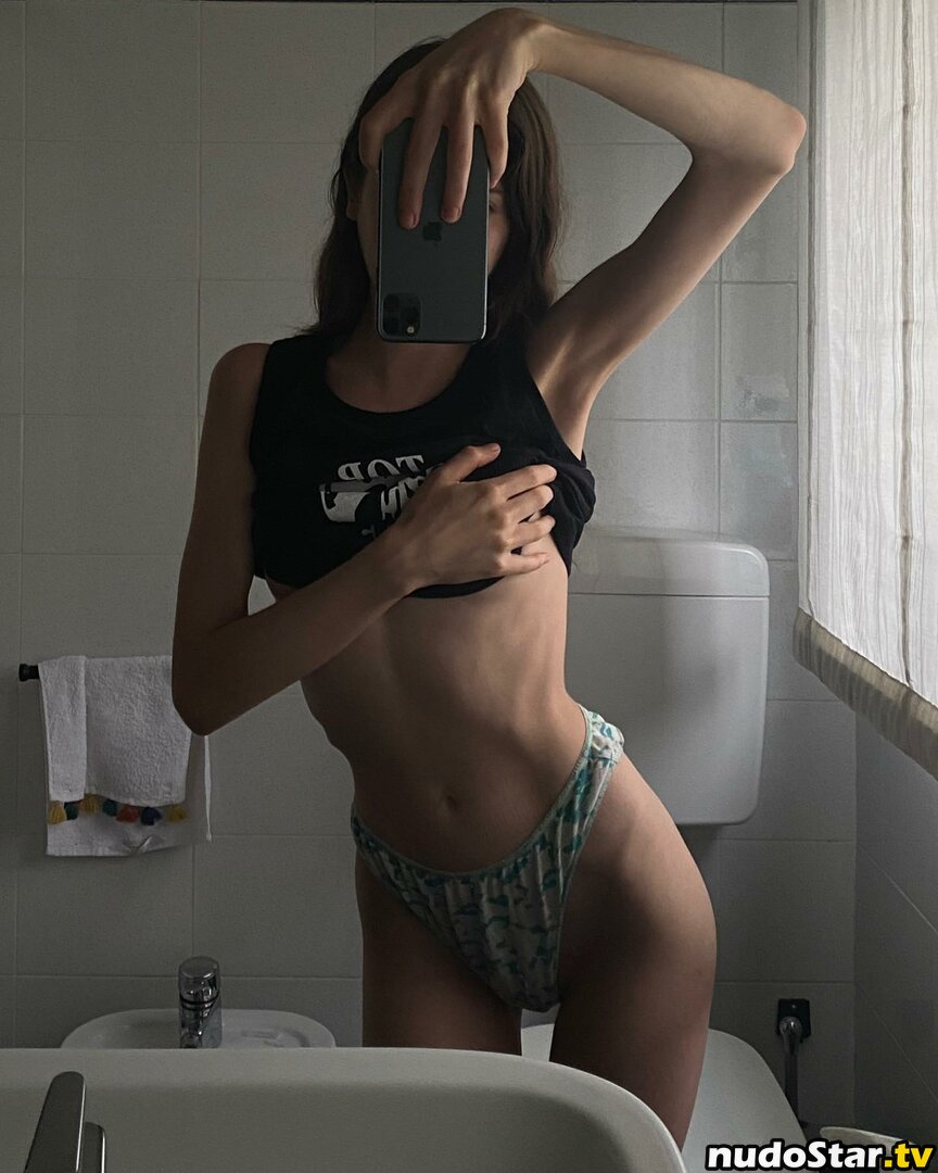 CamiNeko_ / claraneko / ferraracamilla Nude OnlyFans Leaked Photo #15