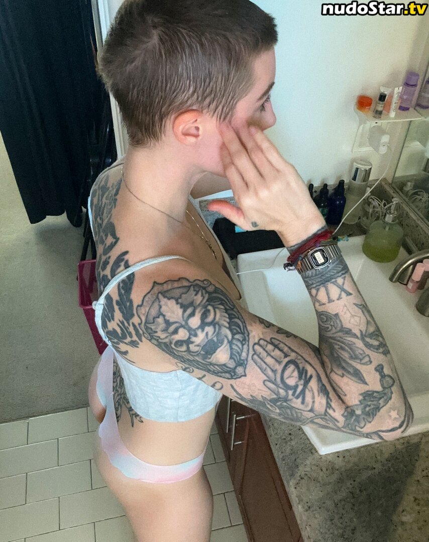 Comicbookgirl19 / DanikaXIX Nude OnlyFans Leaked Photo #226